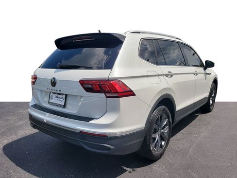 Used 2023 Volkswagen Tiguan SE w/ Panoramic Sunroof Package FWD image 3