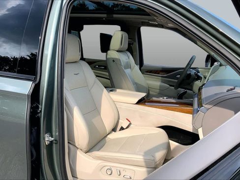 Used 2023 Cadillac Escalade Sport Platinum w/ LPO, ONYX Package AWD/4WD image 8