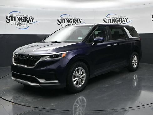 Used 2023 Kia Carnival LX FWD image 3