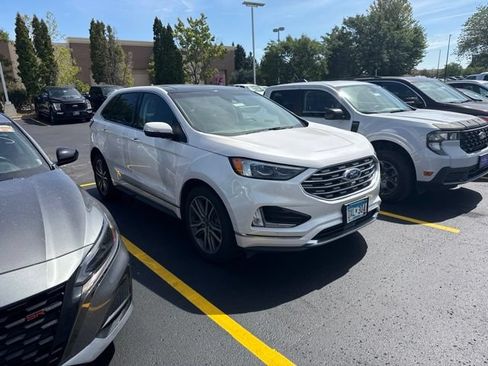 Certified 2019 Ford Edge Titanium w/ Equipment Group 301A AWD/4WD image 2