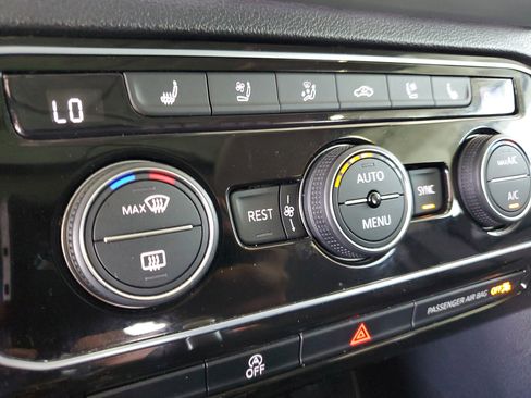 Used 2023 Volkswagen Atlas SEL Premium AWD/4WD image 28