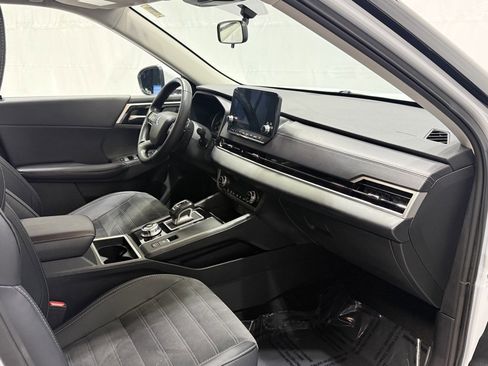 Used 2024 Mitsubishi Outlander SE image 27