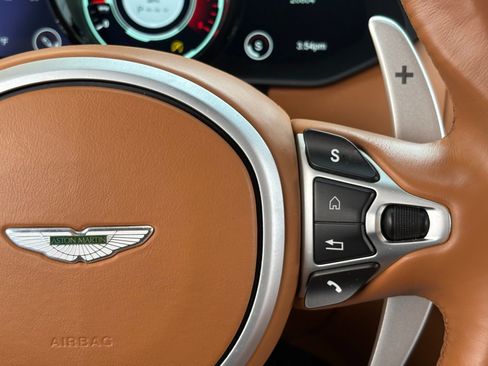 Used 2023 Aston Martin V8 Vantage Coupe RWD image 17