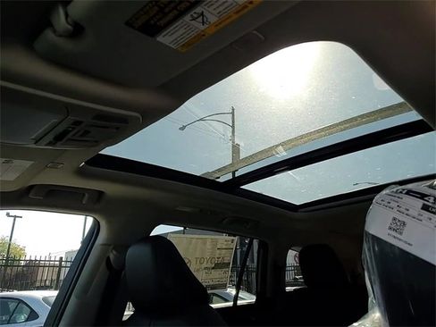 Used 2025 Toyota Highlander Platinum image 21