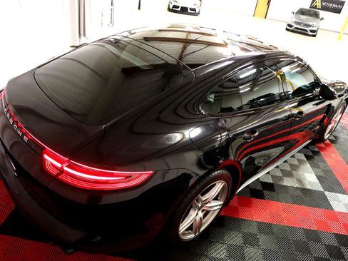 Used 2019 Porsche Panamera w/ Premium Package Plus image 10