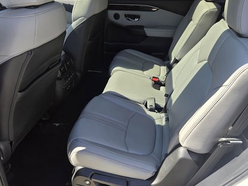 Certified 2023 Honda Pilot Touring image 11