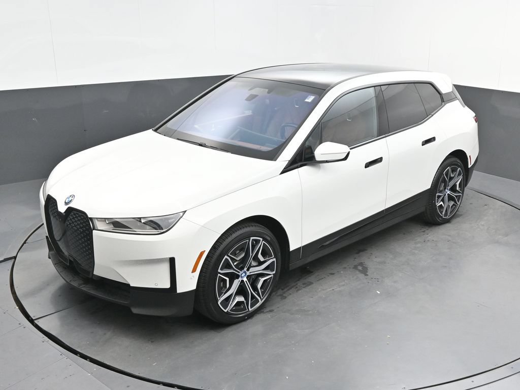 Certified 2024 BMW iX xDrive50 w/ Premium Package AWD/4WD image 33