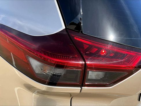 Used 2023 Nissan Rogue SL image 28