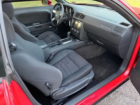 Used 2010 Dodge Challenger R/T RWD image 13
