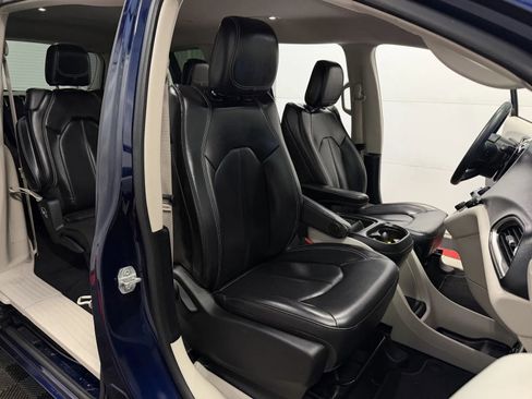 Used 2020 Chrysler Voyager Lxi FWD image 44