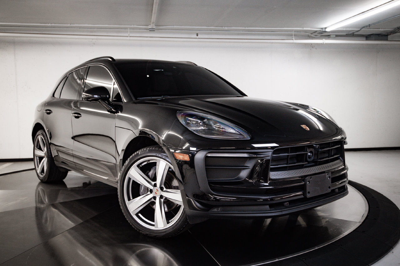 Certified 2024 Porsche Macan AWD/4WD image 9