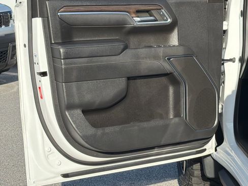 Used 2023 Chevrolet Silverado 1500 LT RWD image 10