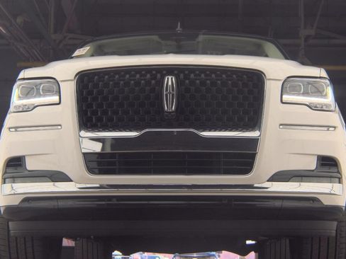 Used 2023 Lincoln Navigator L Black Label image 3