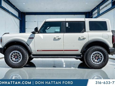New 2026 Ford Bronco Outer Banks w/ Sasquatch Package AWD/4WD image 2