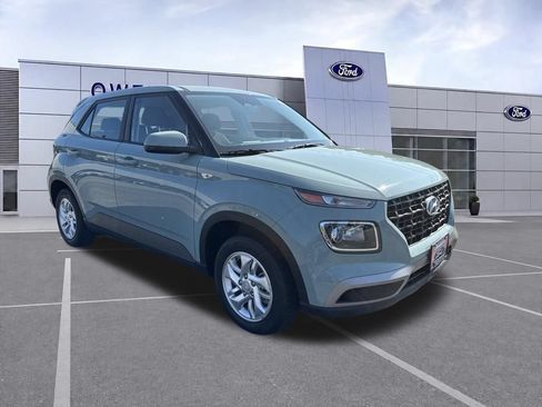 Used 2025 Hyundai Venue SE FWD image 8