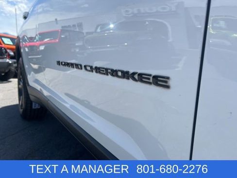 Used 2023 Jeep Grand Cherokee Limited w/ Luxury Tech Group II AWD/4WD image 12