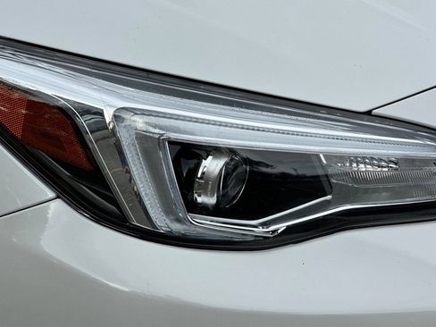 Used 2023 Subaru Crosstrek Hybrid w/ Moonroof Package w/Navigation image 10