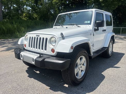 Used 2012 Jeep Wrangler Sahara w/ Connectivity Group AWD/4WD image 4