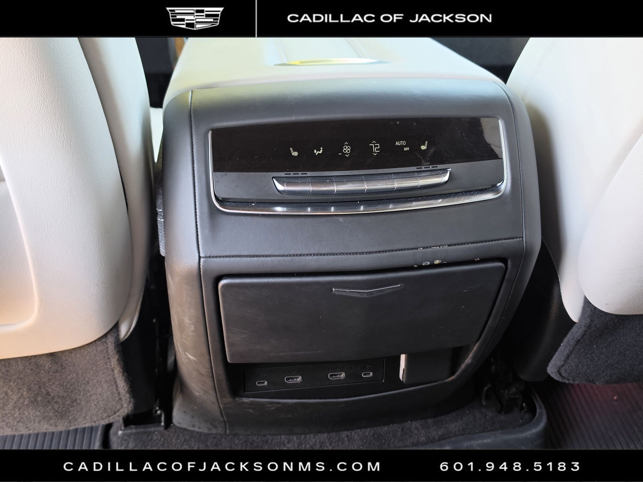 Used 2025 Cadillac Escalade Sport Platinum w/ LPO, Floor Liner Package AWD/4WD image 19