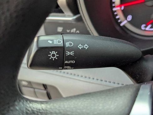 Used 2020 Toyota Highlander L image 9