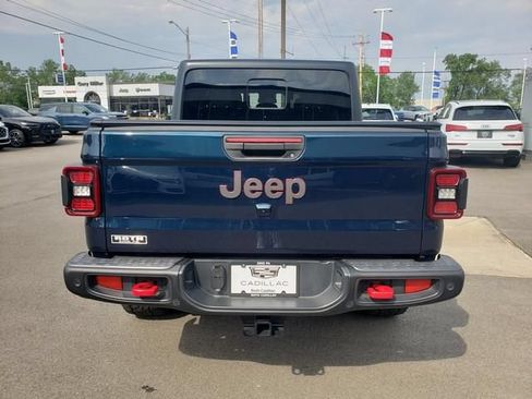 Used 2025 Jeep Gladiator Rubicon w/ Safety Group AWD/4WD image 4