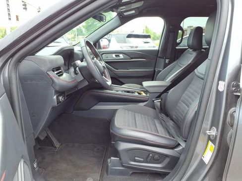 Used 2025 Ford Explorer ST-Line w/ ST-Line Street Pack AWD/4WD image 18