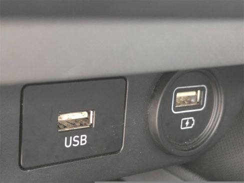 Used 2023 Hyundai Elantra SEL image 23