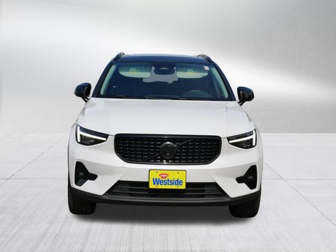 Used 2023 Volvo XC40 B5 Ultimate w/ Protection Package Premier AWD/4WD image 2