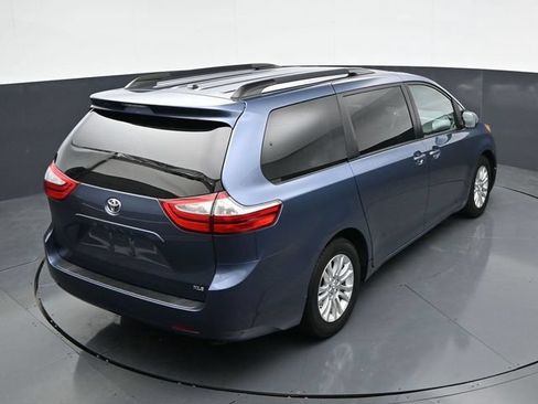 Used 2017 Toyota Sienna XLE FWD image 27