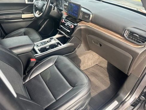 Used 2022 Ford Explorer Limited w/ Equipment Group 301A AWD/4WD image 22