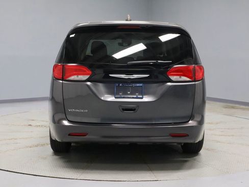 Used 2023 Chrysler Voyager LX FWD image 9