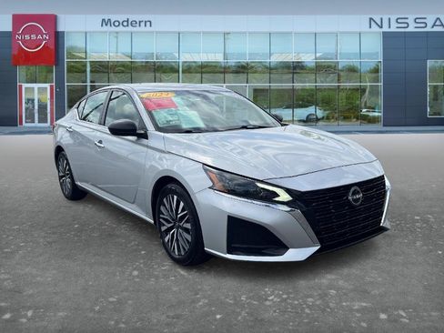 Certified 2024 Nissan Altima 2.5 SV FWD image 3
