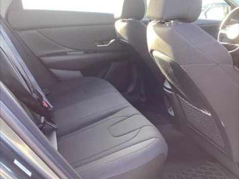 Used 2025 Hyundai Elantra SEL FWD image 21