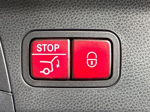 Used 2023 Mercedes-Benz GLC 300 GLC 300 image 36