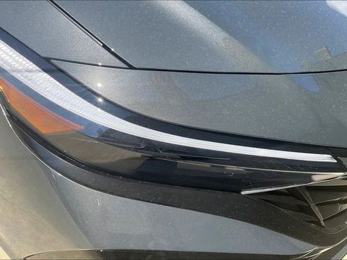 New 2025 Hyundai Elantra Limited image 31