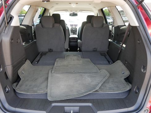 Used 2009 Chevrolet Traverse LT FWD image 18