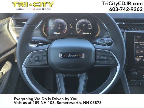 New 2025 Jeep Grand Cherokee L Laredo image 14