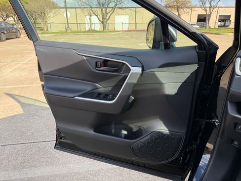 Used 2025 Toyota RAV4 LE image 20