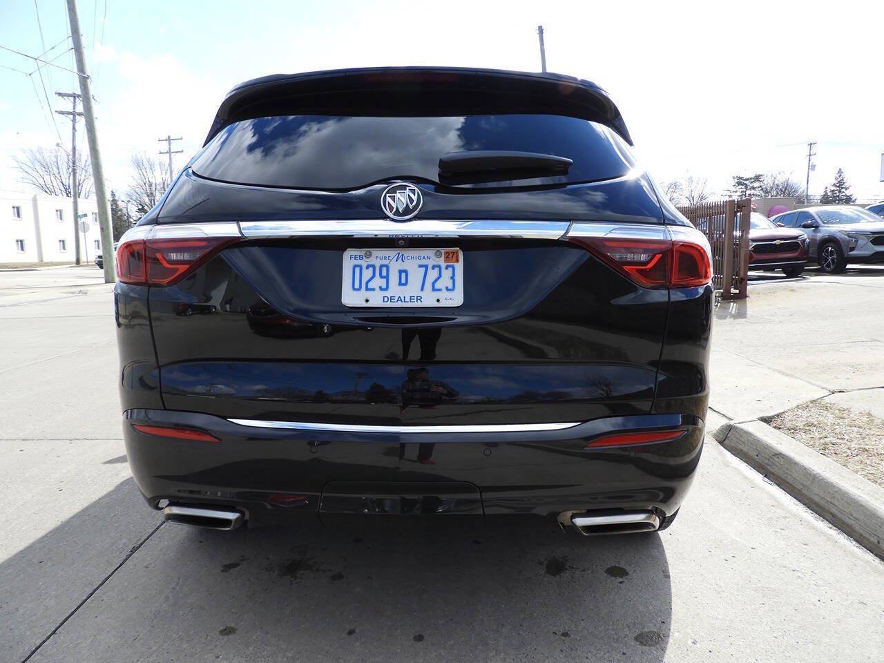 Used 2022 Buick Enclave Essence w/ Experience Buick Package FWD image 9