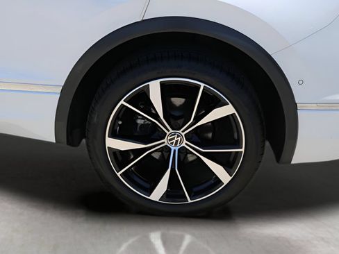 Used 2022 Volkswagen Tiguan SEL R-Line AWD/4WD image 9