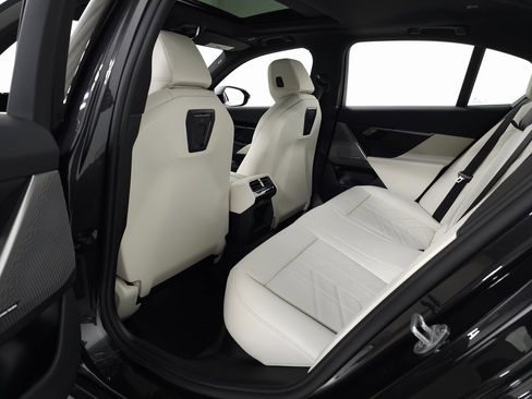 Certified 2025 BMW 530i xDrive image 35