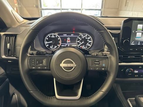 Used 2025 Nissan Pathfinder SL w/ SL Premium Package AWD/4WD image 24