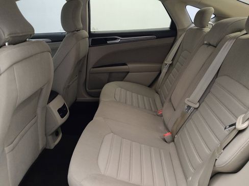 Used 2019 Ford Fusion SE FWD image 18