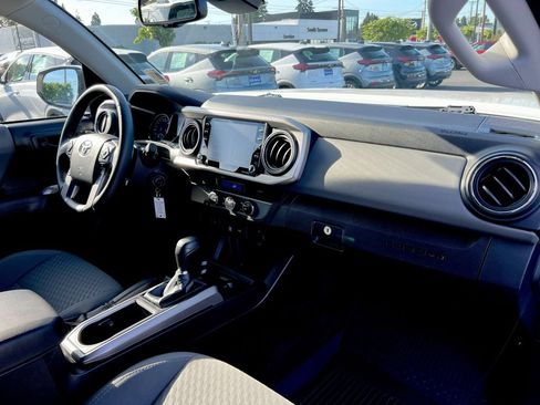 Used 2022 Toyota Tacoma SR5 RWD image 21