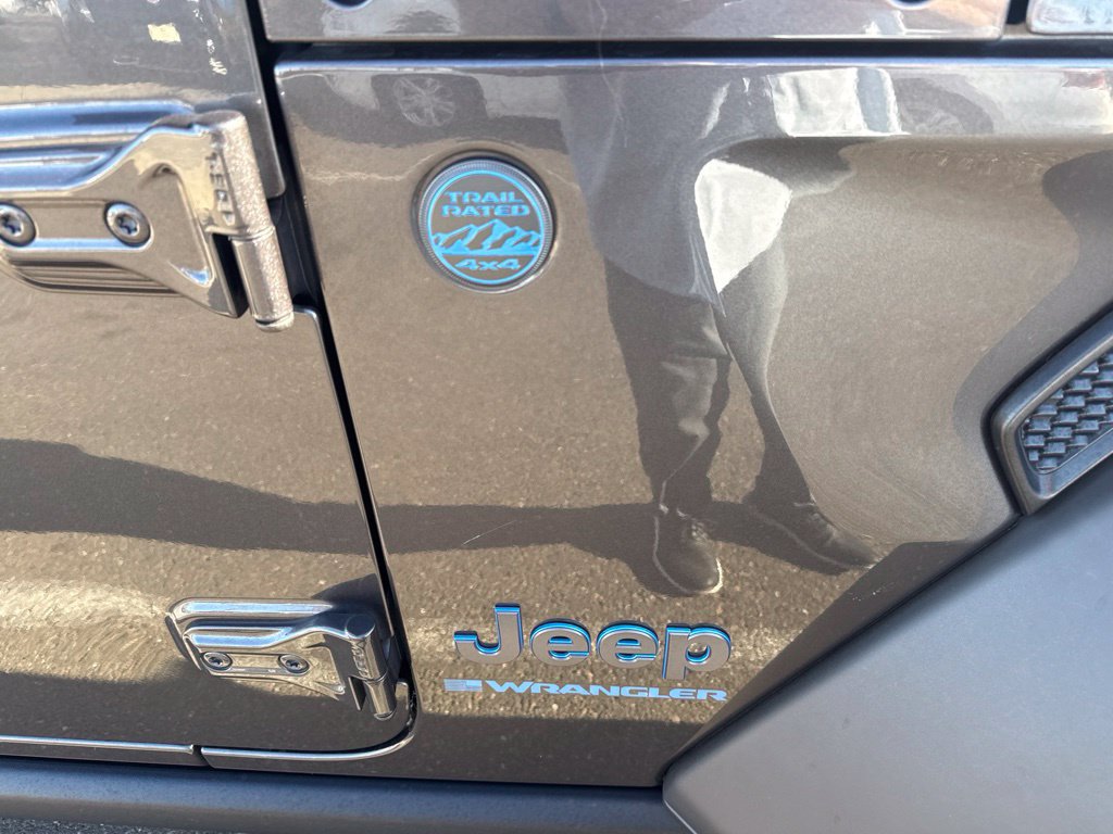 Used 2024 Jeep Wrangler Unlimited AWD/4WD image 3