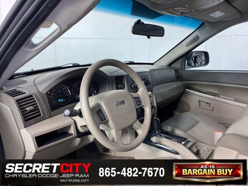 Used 2007 Jeep Grand Cherokee Laredo w/ Cargo Convenience Group image 11