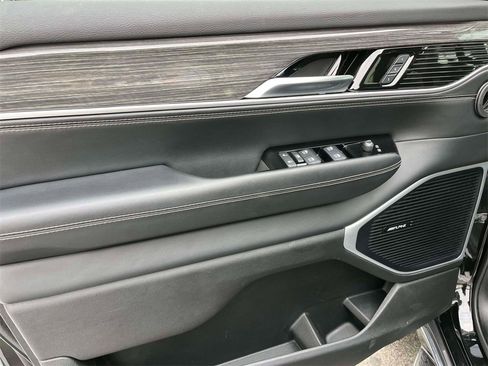 Used 2022 Jeep Wagoneer Series III w/ Flexible Seating Group image 25