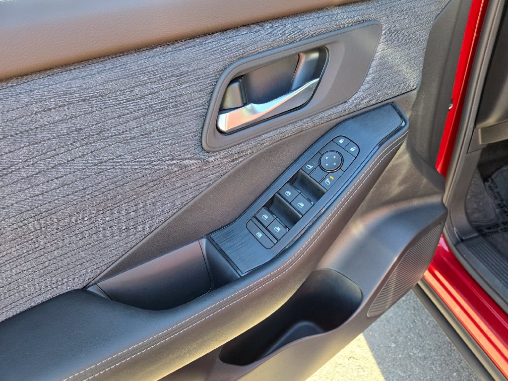 Certified 2023 Nissan Rogue SV FWD image 12