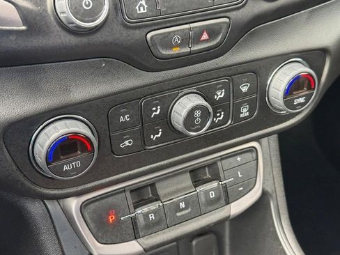 Used 2023 GMC Terrain AT4 w/ Tech Package AWD/4WD image 28