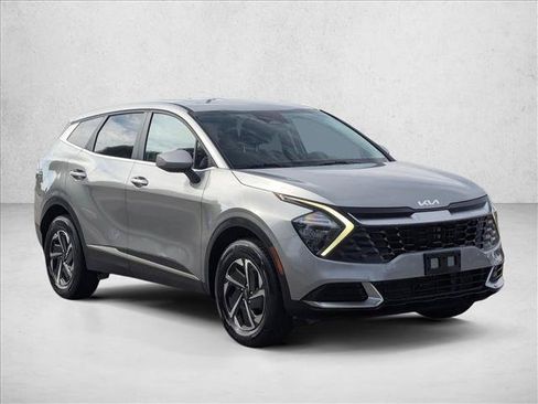 Used 2023 Kia Sportage LX AWD/4WD image 3